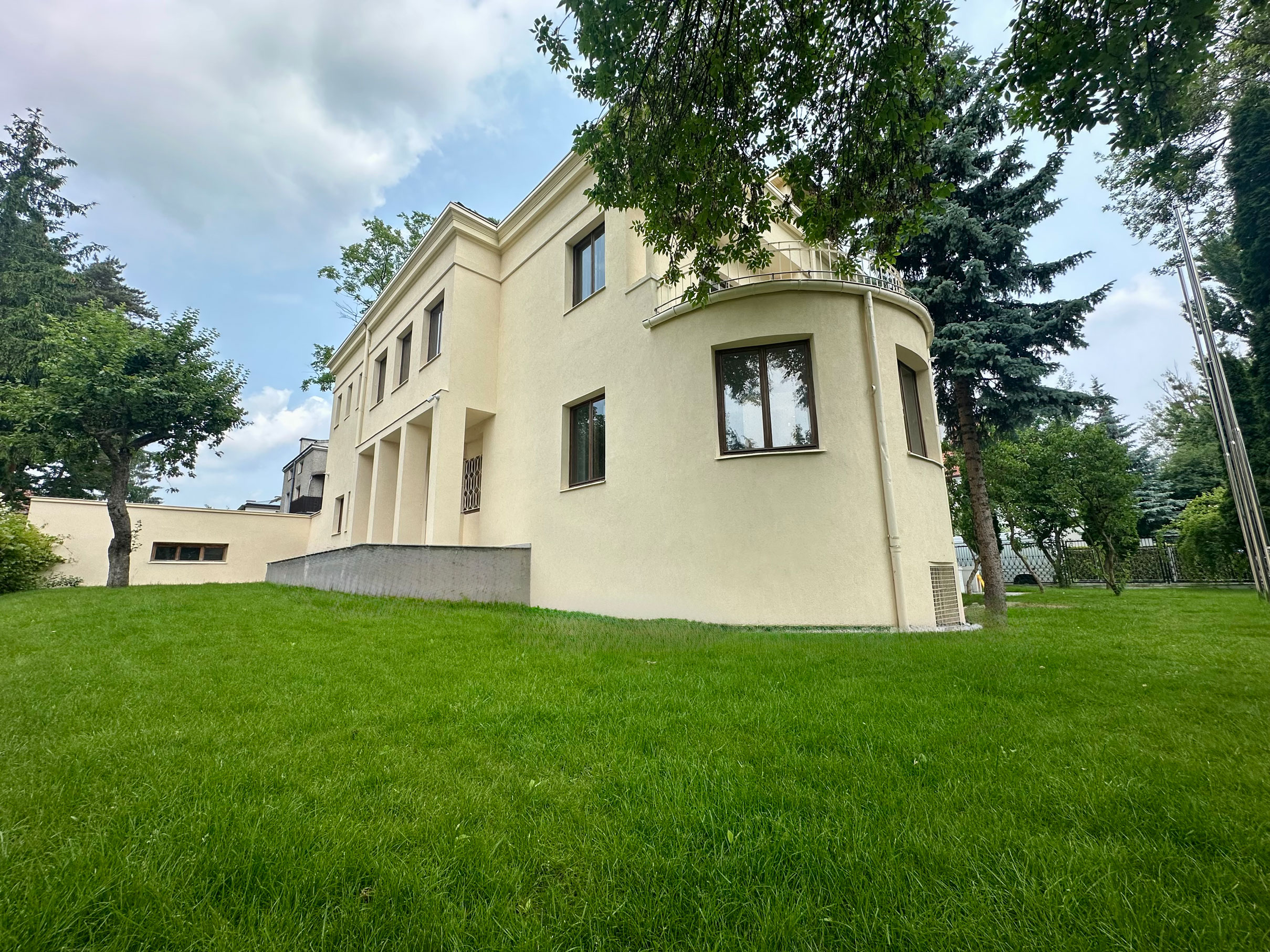 YUNUS EMRE ENSTİTÜSÜ POLONYA / VARŞOVA BİNASI RETORASYON UYGULAMA PROJESİ VE TEŞRİFATININ TASARIM VE İMALATI