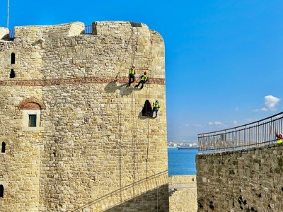 Çanakkale Kilitbahir Kale Müzesi Duvarlarında Yer Alan Bitkilerin Endüstriyel Dağcılık Ekibiyle Temizlenmesi