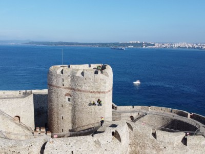 Çanakkale Kilitbahir Kale Müzesi Duvarlarında Yer Alan Bitkilerin Endüstriyel Dağcılık Ekibiyle Temizlenmesi